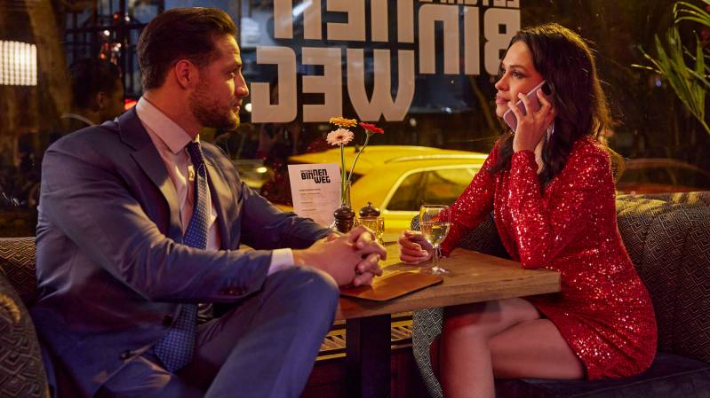 Hartenbreker Juvat Westendorp in actie met Juvat Westendorp in De Break-Up Club © 2023 Dutch FilmWorks