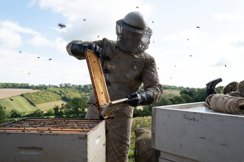 The Beekeeper begint sterk aan week