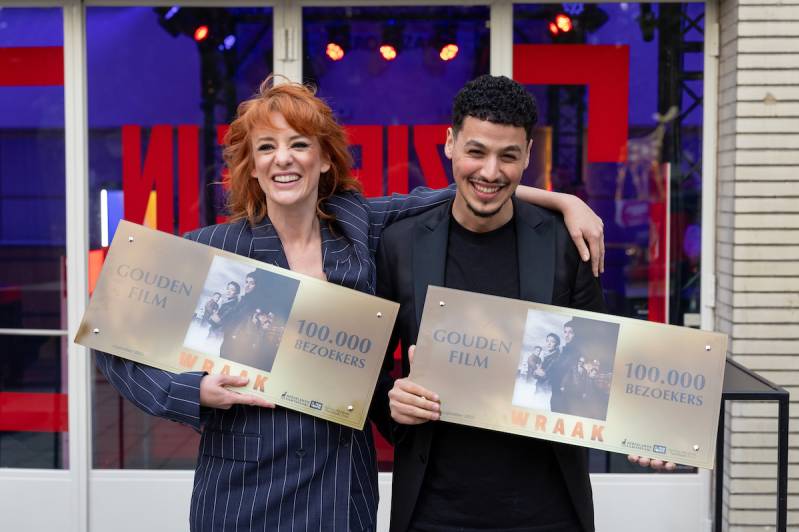 Noortje Herlaar en Hamza Othman ontvangen Gouden Film © 2025 Fotocredit: NFF/Lotte Dale