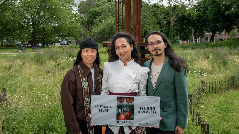Kristallen Film-uitreiking met v.l.n.r. producent Gi Au-Yeung, hoofdpersonage Cheroney Pelupessy en regisseur Sven Peetoom| © 2026 Foto: Friso Spoelstra.